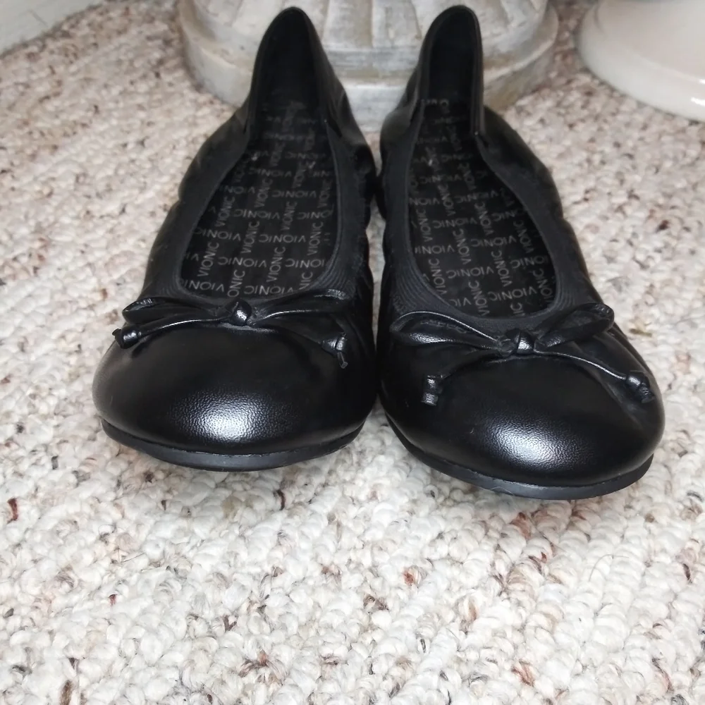 Vionic Matira Bowed Black Leather Ballet Flats - Picture 5 of 10